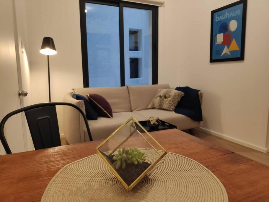Appartement Comfy, Intimate With A Haunting Terrace